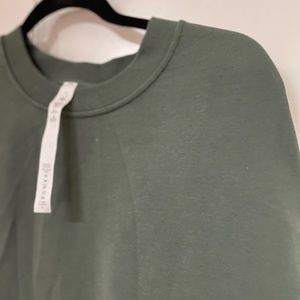 NWT Lululemon Perfectly oversized crew size 6 smoked spruce (sksr)